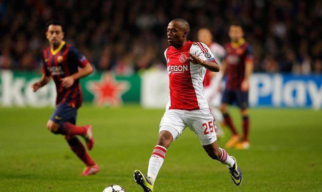 冰球比赛中 冰球比赛中