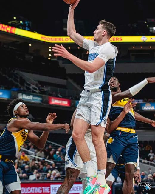 他以无与伦 他以无与伦